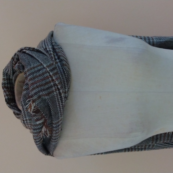 Fringed Scarf. - Picture 5 of 9